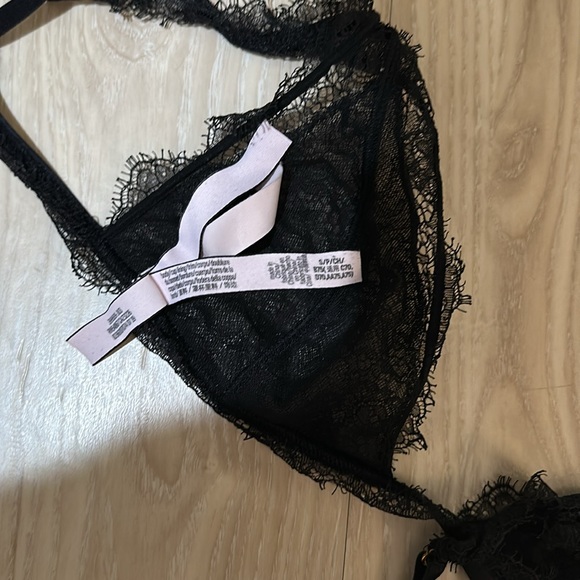 Victoria’s Secret unlined bralette size small - Picture 3 of 3